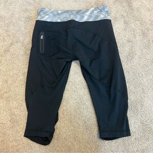 Lululemon black capris gray waistband size 6